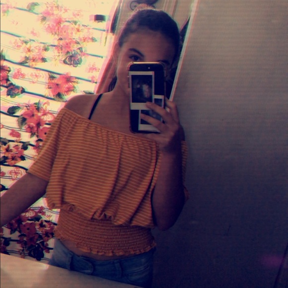 Meet your Posher, Claudia - Picture 1 of 2